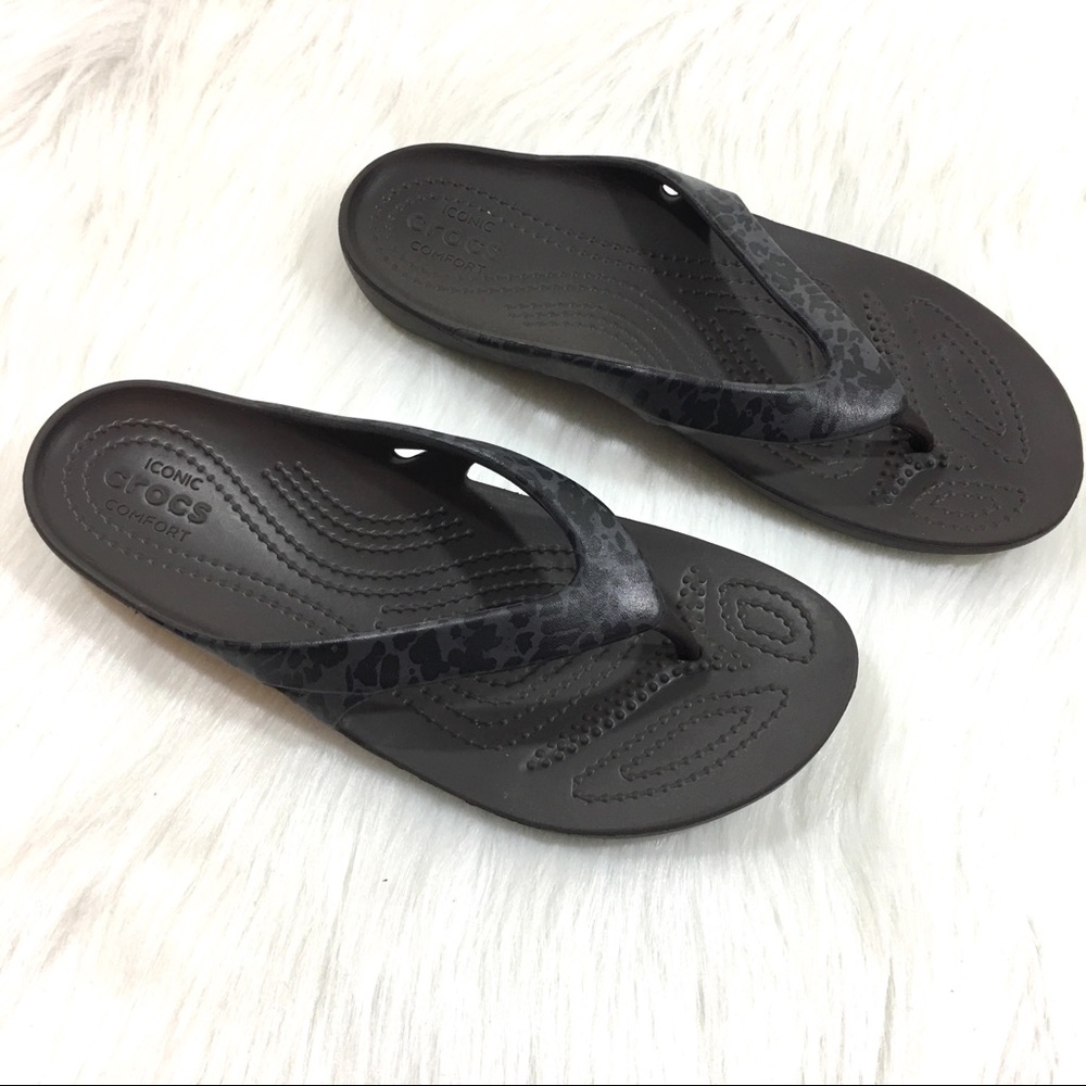 NWOT CROCS Flip Flop Sandals, Gray & Black Sz 6